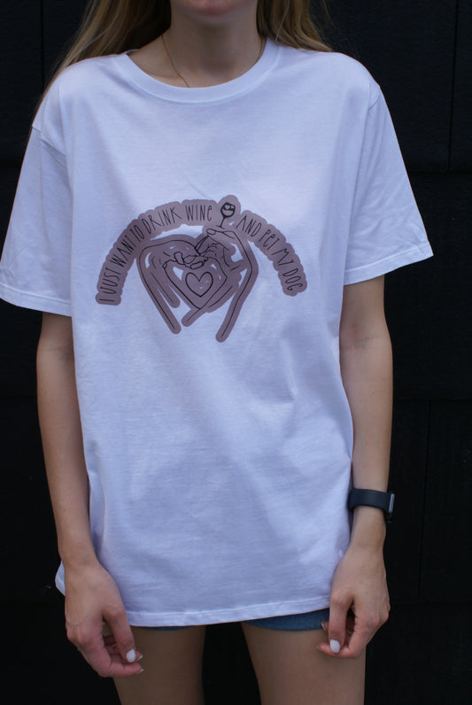 T-särk "Drink wine and pet my dog"