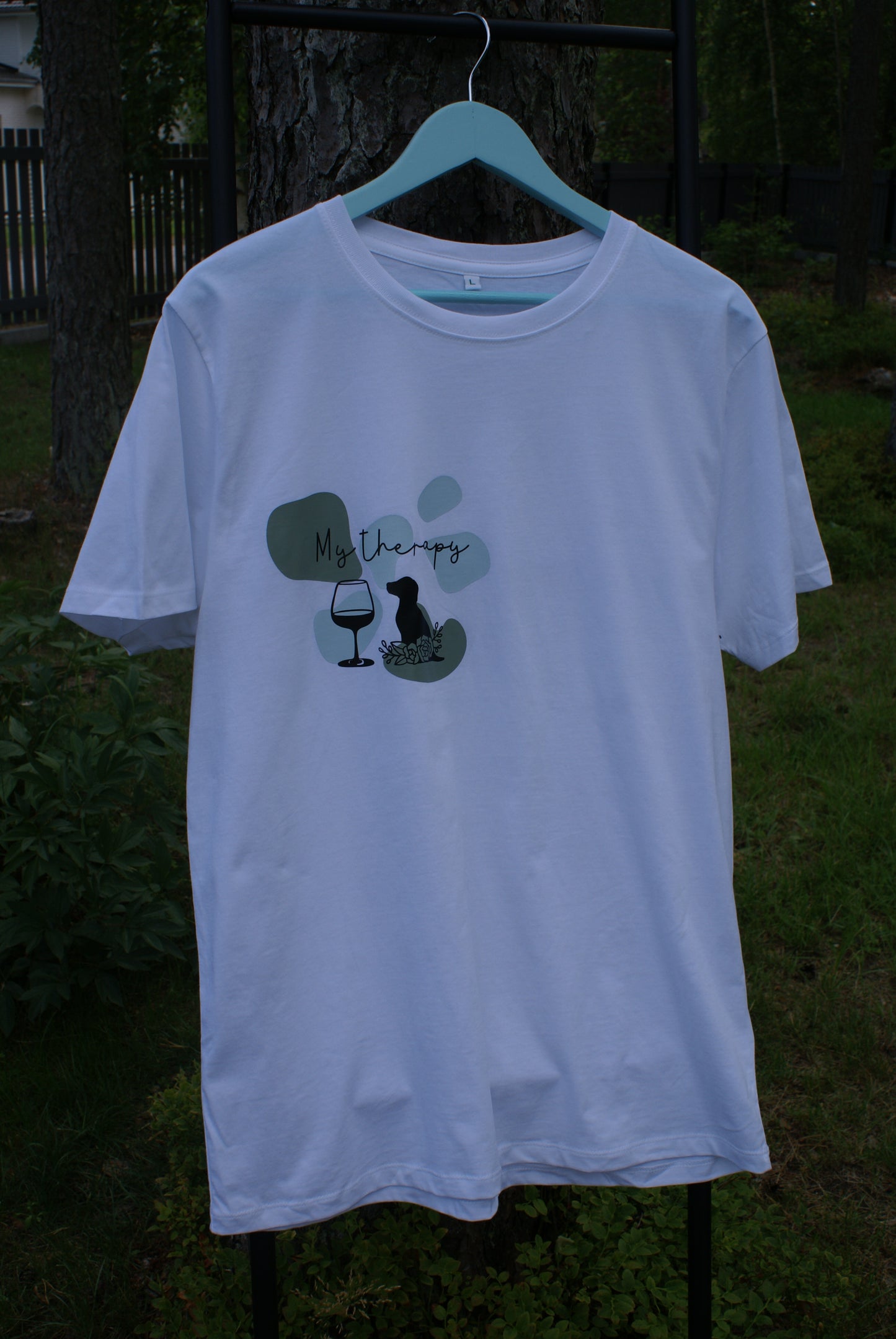 T-särk "My dog is my therapy"